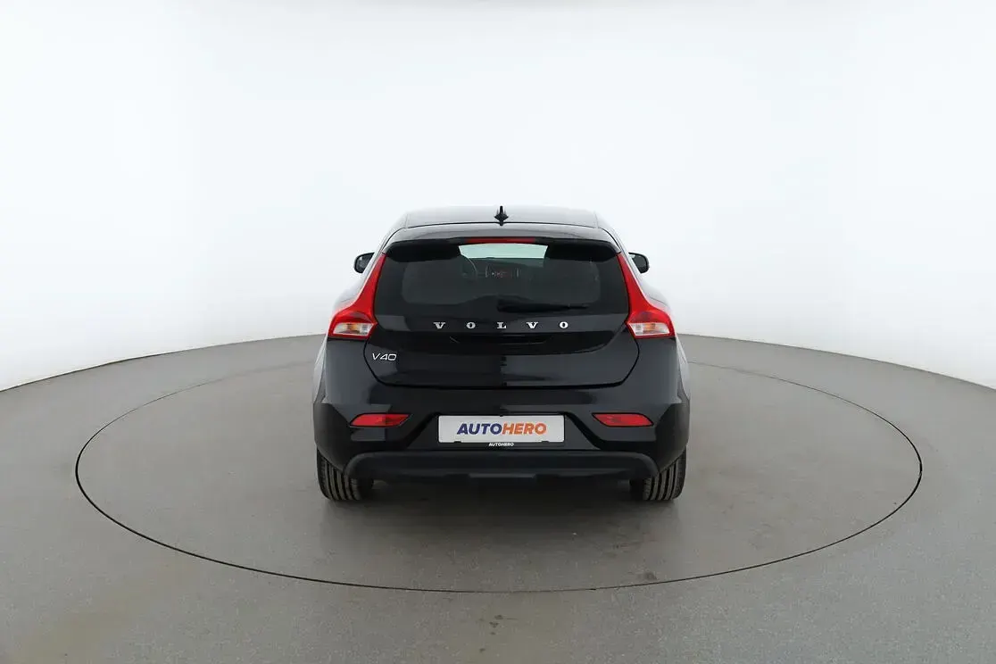 Gebraucht Volvo V40 Momentum 122 PS (89 kW) 2019 Schwarz Kombi