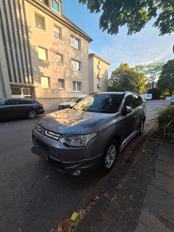 Grau Gebraucht 2013 Mitsubishi Outlander SUV | 10.000 € (Fairer Preis) - Bild 1/4