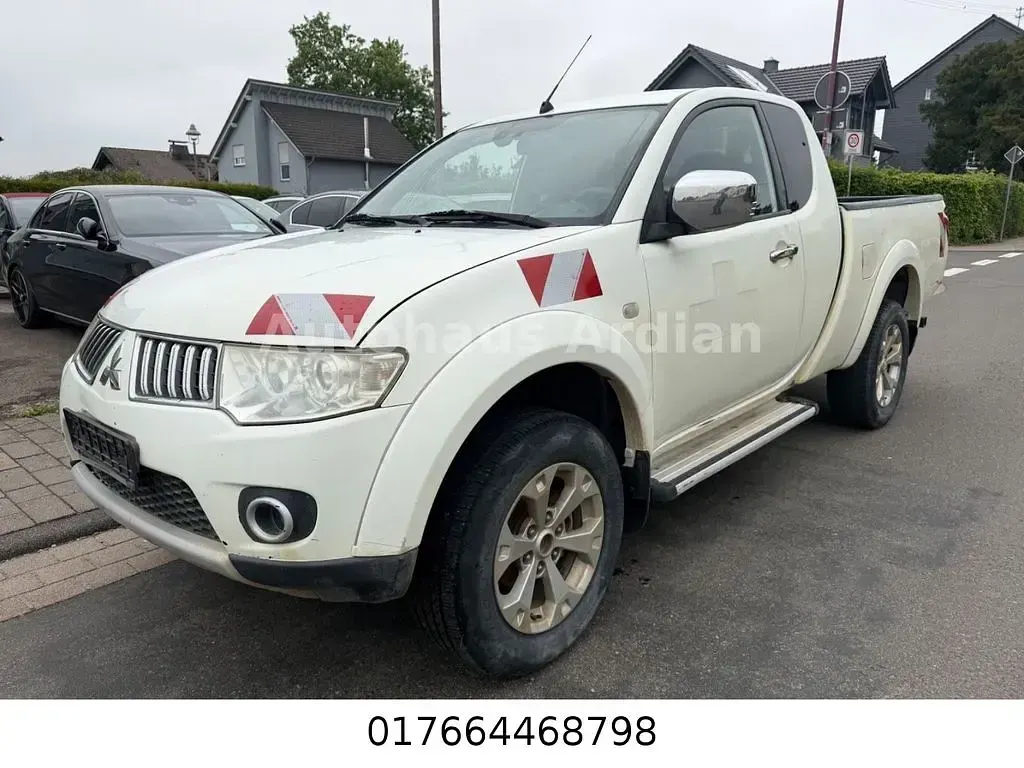 Gebraucht Mitsubishi L200 Intense 178 PS (130 kW) 2011 Weiß Pickup