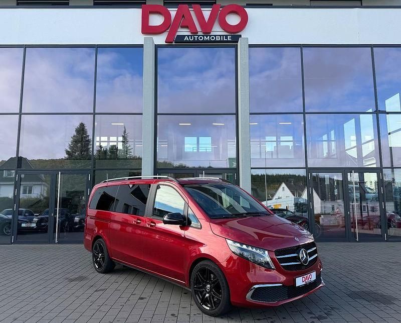 Rot Gebraucht 2022 Mercedes V250 AMG line Van / Kleinbus | 45.991 € (Superpreis) - Bild 1/4