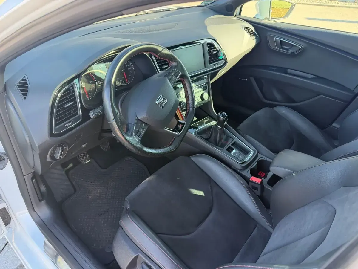 Używany Seat Leon FR 150 KM (110 kW) 2017 Biały Sedan/Limuzyna