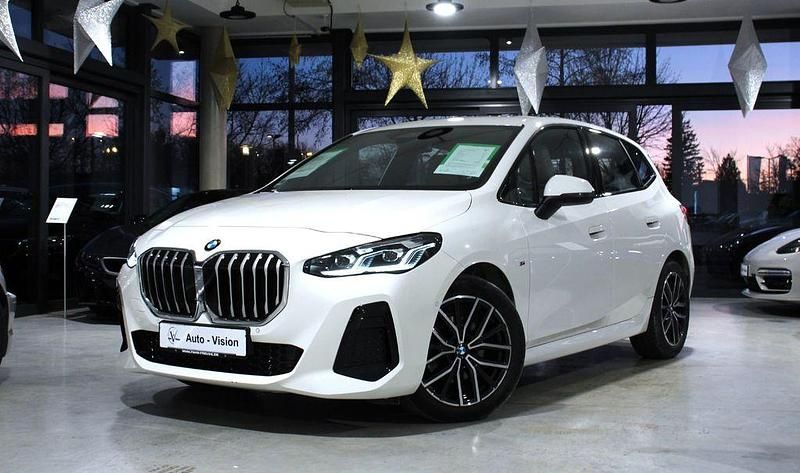 Weiß Gebraucht 2022 BMW 218 Active Tourer M Sport Van / Kleinbus | 24.490 € (Guter Preis) - Bild 1/3