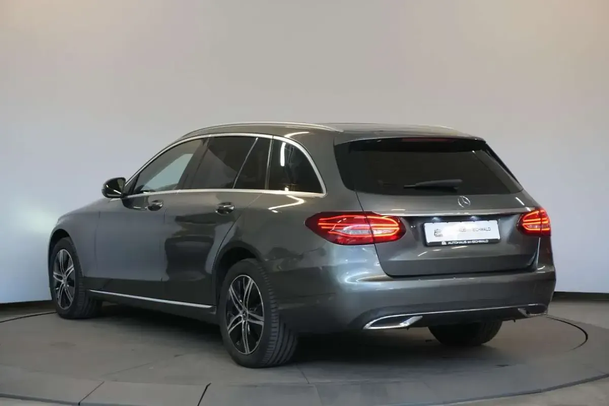 Gebraucht Mercedes C220 Avantgarde 194 PS (142 kW) 2020 Selenitgrau Kombi