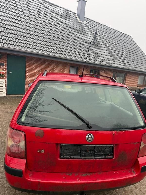 Gebraucht VW Passat 131 PS (96 kW) 2011 Rot Kombi