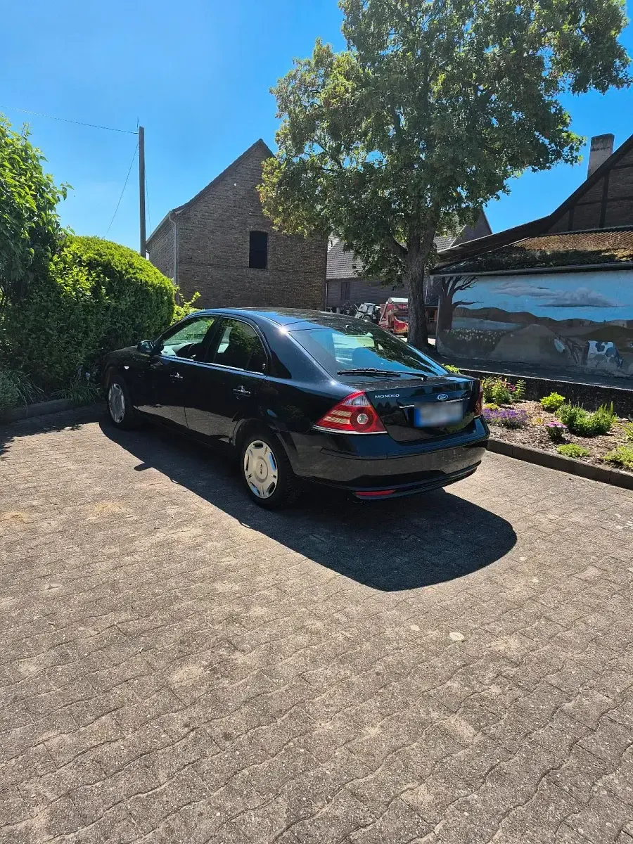 Usado Ford Mondeo 125 CV (91 kW) 2006 Negro Berlina