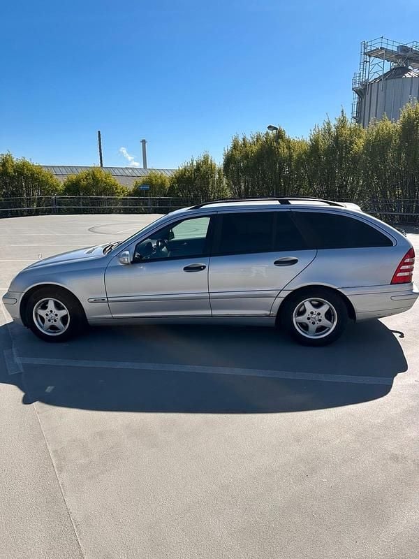 Gebraucht Mercedes C220 143 PS (105 kW) 2005 Silber Kombi