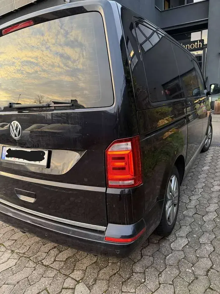 Gebraucht VW Multivan Highline 204 PS (150 kW) 2017 Schwarz Van / Kleinbus