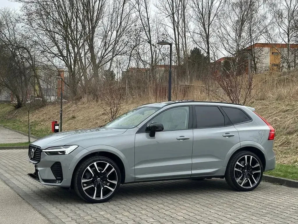 Gebraucht Volvo XC60 Ultimate 197 PS (144 kW) 2023 Grau SUV