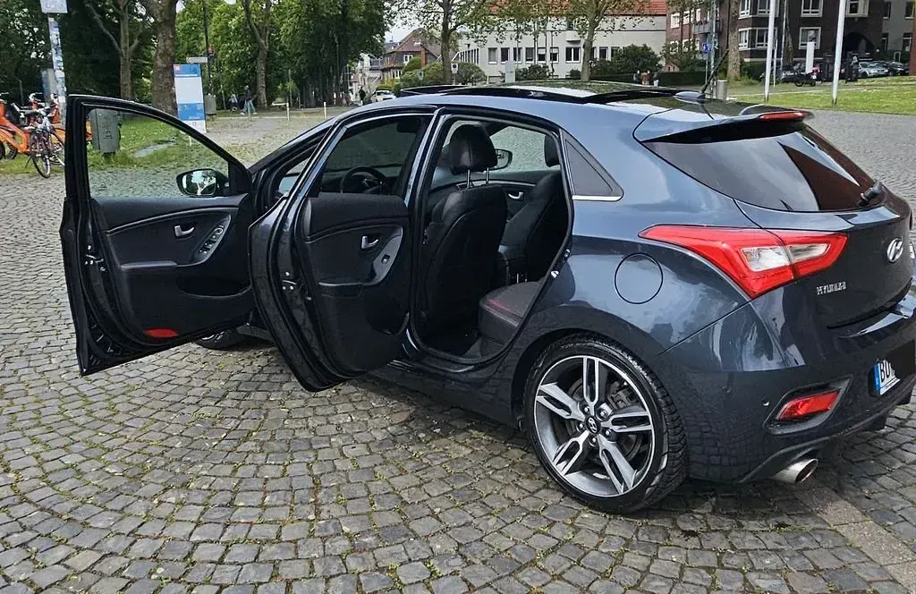 Gebraucht Hyundai i30 Turbo 186 PS (136 kW) 2016 Schwarz Limousine