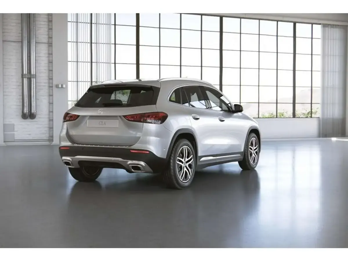 Gebraucht Mercedes GLA200 Progressive 163 PS (119 kW) 2020 Silber SUV