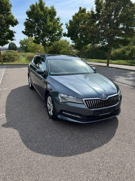 Grau Gebraucht 2021 Skoda Superb Style Kombi | 19.550 € (Superpreis) - Bild 1/4