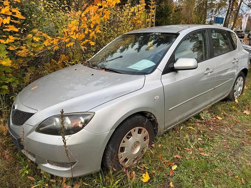 Silber Gebraucht 2004 Mazda 3 Limousine | 699 € (Superpreis) - Bild 1/4