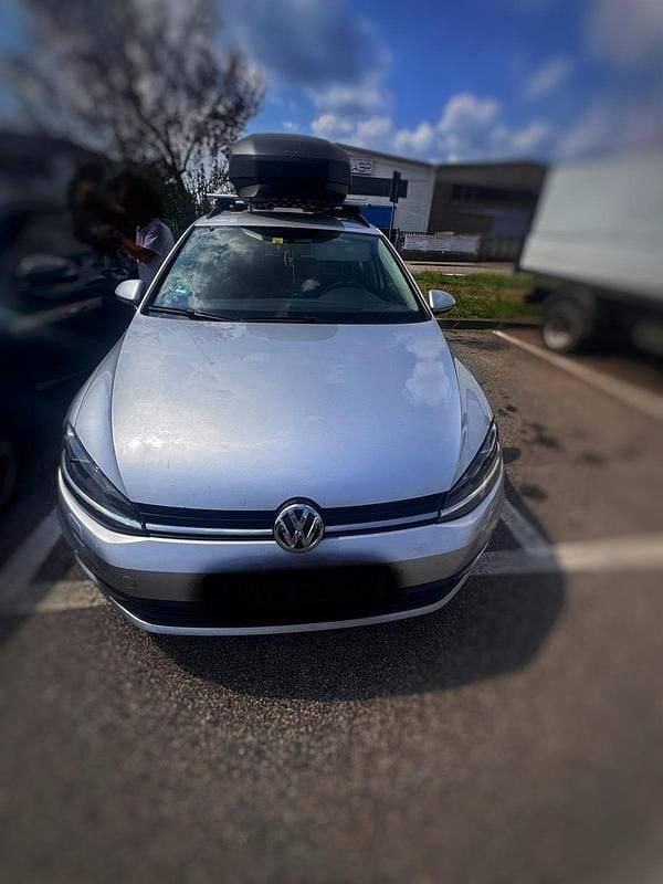 Silber Gebraucht 2018 VW Golf VII Kombi | 10.000 € (Superpreis) - Bild 1/4