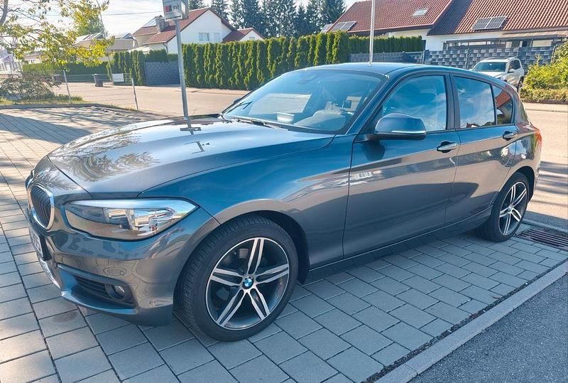 Grau Gebraucht 2017 BMW 118 Kleinwagen | 11.400 € (Guter Preis) - Bild 1/4
