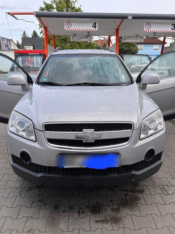 Silber Gebraucht 2009 Chevrolet Captiva SUV | 3.999 € (Fairer Preis) - Bild 1/4