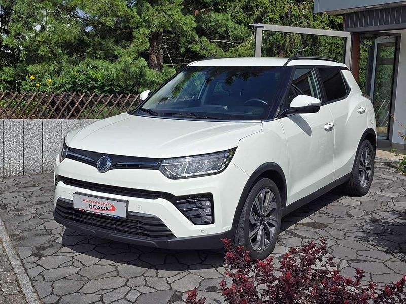 Grand white Gebraucht 2020 Ssangyong Tivoli Sapphire SUV | 14.990 € (Fairer Preis) - Bild 1/4