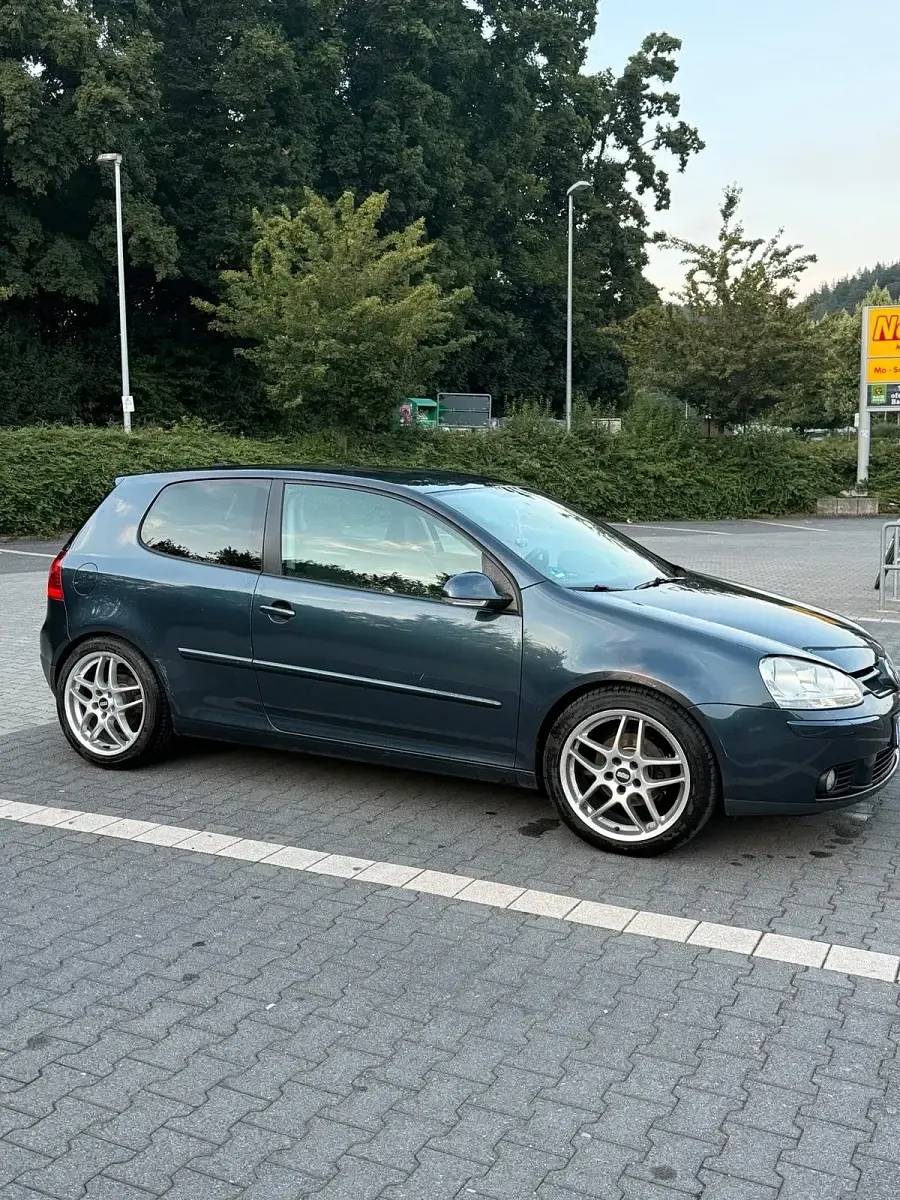 Gebraucht VW Golf V 130 PS (95 kW) 2006 Blau Kleinwagen