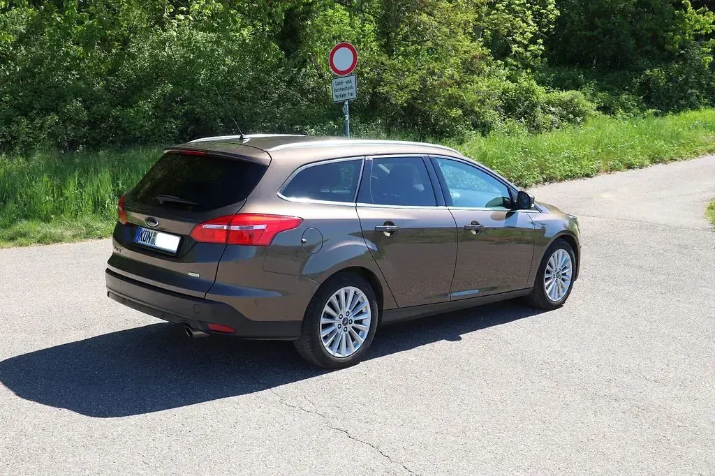 Second-hand Ford Focus Titanium 150 CP (110 kW) 2017 Maro Berlinǎ