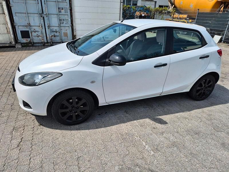 Usata Mazda 2 75 CV (55 kW) 2010 Bianco Utilitaria