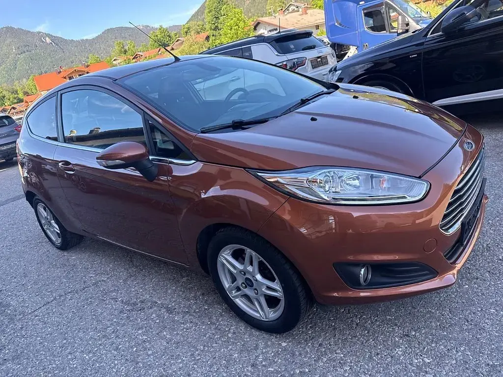 Gebraucht Ford Fiesta Titanium 95 PS (69 kW) 2013 Braun Limousine