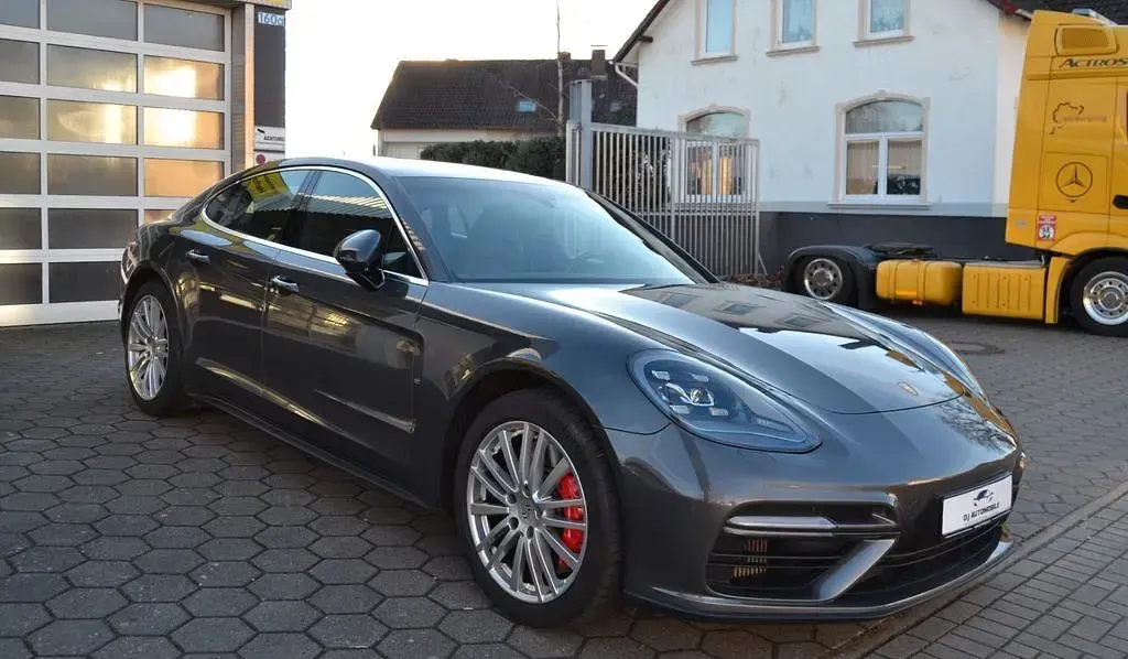 Gebraucht Porsche Panamera Turbo 549 PS (403 kW) 2017 Grau Kleinwagen