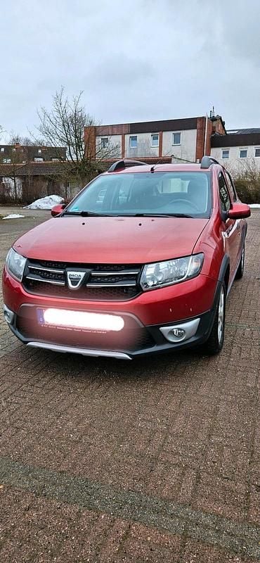 Gebraucht Dacia Sandero 90 PS (66 kW) 2014 Rot Limousine