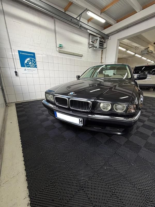 Gebraucht BMW 730 Basis 217 PS (159 kW) 1995 Schwarz Limousine