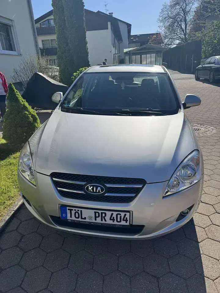 Second-hand Kia Ceed EX 122 CP (89 kW) 2007 Hatchback