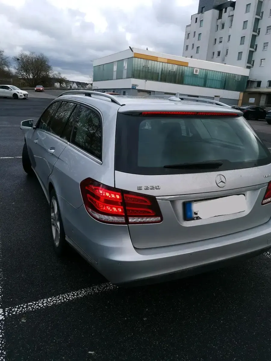 Gebraucht Mercedes E220 170 PS (125 kW) 2015 Silber Kombi