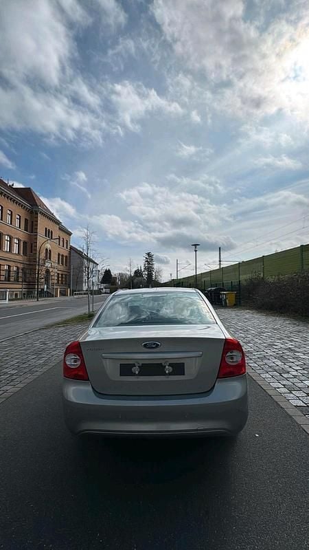 Gebraucht Ford Focus 101 PS (74 kW) 2009 Silber Limousine