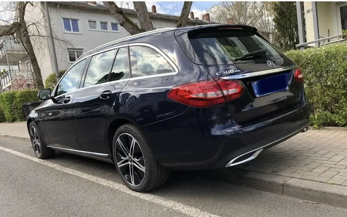 Gebraucht Mercedes C300e Exclusive 194 PS (142 kW) 2020 Blau Kombi