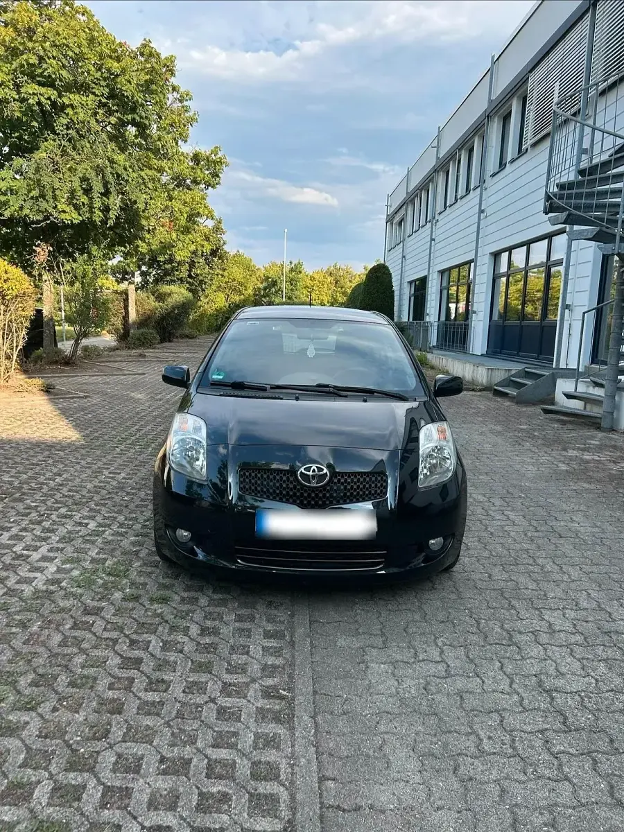 Gebraucht Toyota Yaris 87 PS (63 kW) 2008 Schwarz Kleinwagen