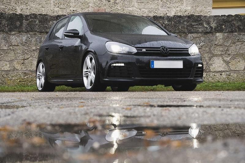 Schwarz Gebraucht 2010 VW Golf VI R Limousine | 19.300 € - Bild 1/4