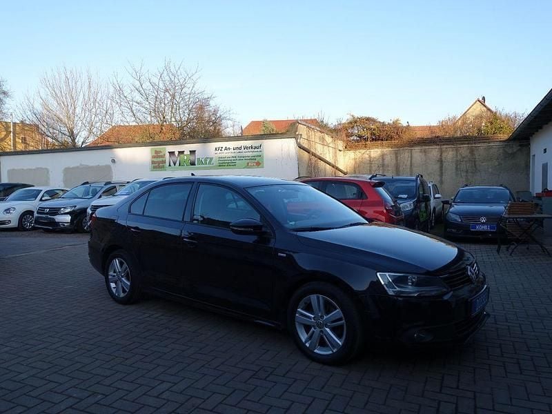 Gebraucht VW Jetta Match 105 PS (77 kW) 2012 Schwarz Limousine