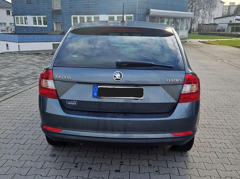 Gebraucht Skoda Rapid Joy 110 PS (80 kW) 2017 Grau Limousine