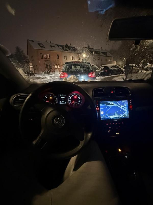 Gebraucht VW Golf VI 105 PS (77 kW) 2010 Blau Kleinwagen