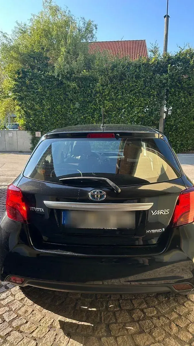 Gebraucht Toyota Yaris Comfort 101 PS (74 kW) 2015 Schwarz Kleinwagen
