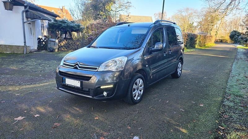Grau Gebraucht 2017 Citroën Berlingo Van / Kleinbus | 7.890 € (Fairer Preis) - Bild 1/4
