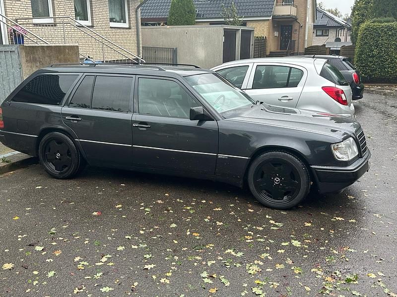 Gebraucht Mercedes E280 193 PS (141 kW) 1994 Schwarz Kombi