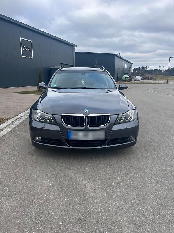 Gebraucht BMW 320 163 PS (119 kW) 2007 Grau Kombi
