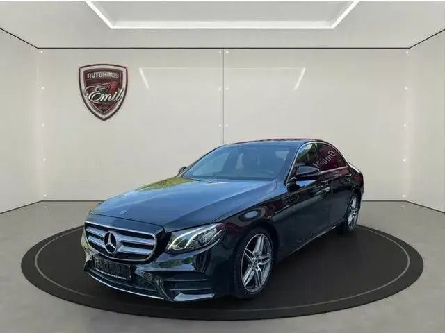 Schwarz Gebraucht 2019 Mercedes E220 AMG line Limousine | 30.990 € (Fairer Preis) - Bild 1/4