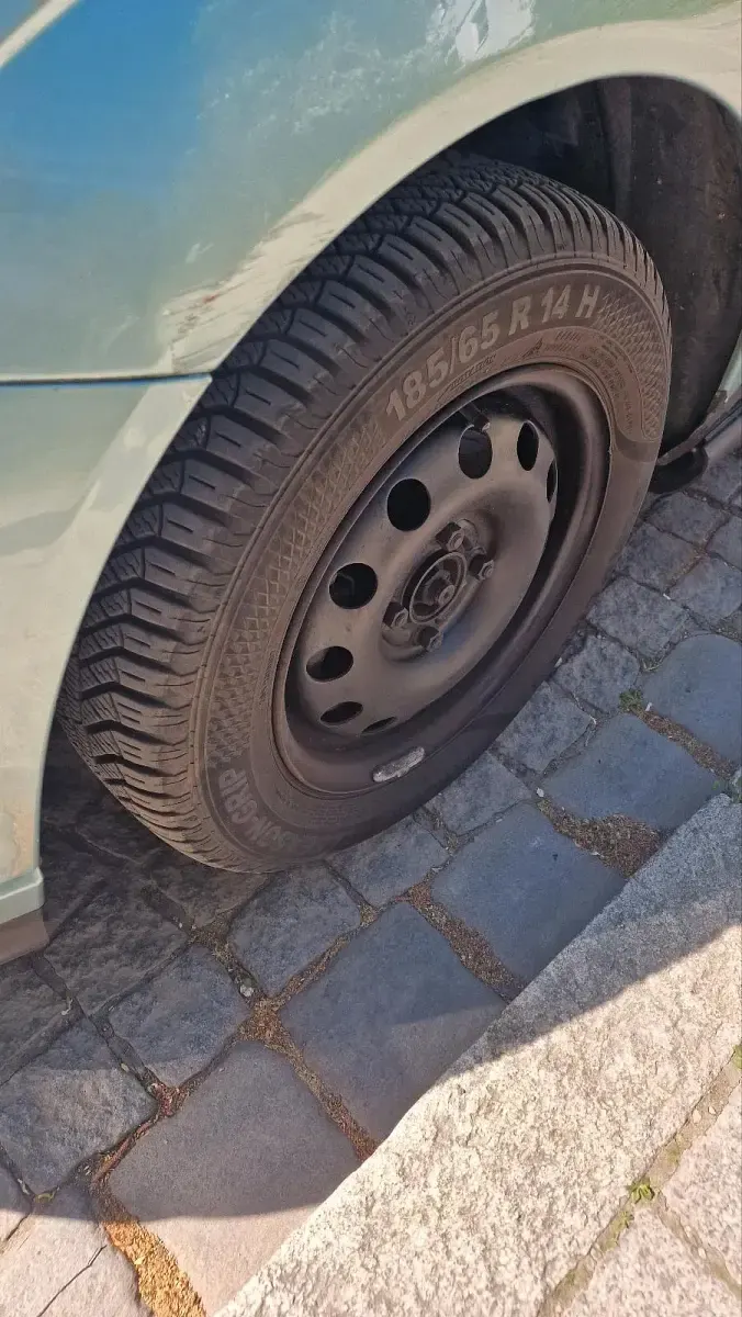 Używany Ford Focus 100 KM (73 kW) 2001 Zielony Sedan/Limuzyna