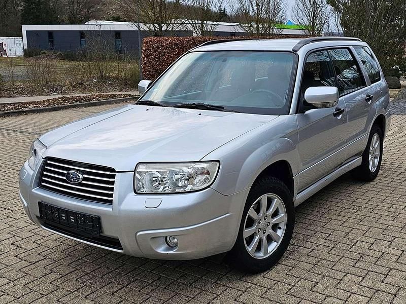 Grau Gebraucht 2005 Subaru Forester Active SUV | 7.490 € - Bild 1/4