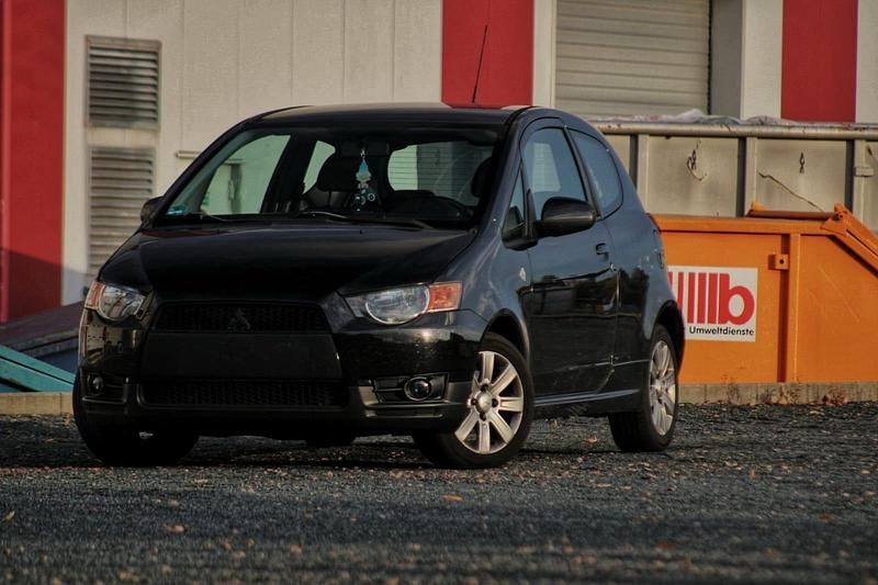 Gebraucht Mitsubishi Colt 95 PS (69 kW) 2012 Schwarz Kleinwagen