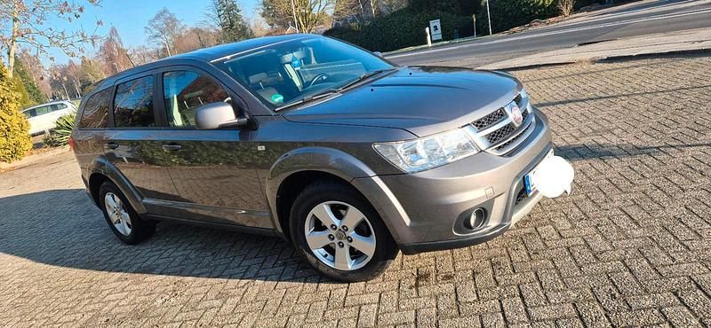 Gebraucht Fiat Freemont 140 PS (102 kW) 2011 Grau SUV