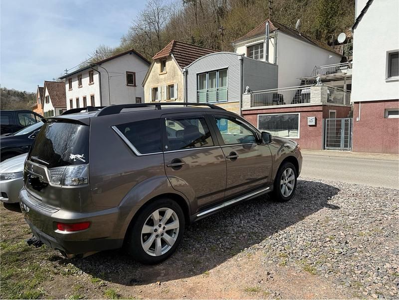 Gebraucht Mitsubishi Outlander 170 PS (125 kW) 2010 Gold SUV