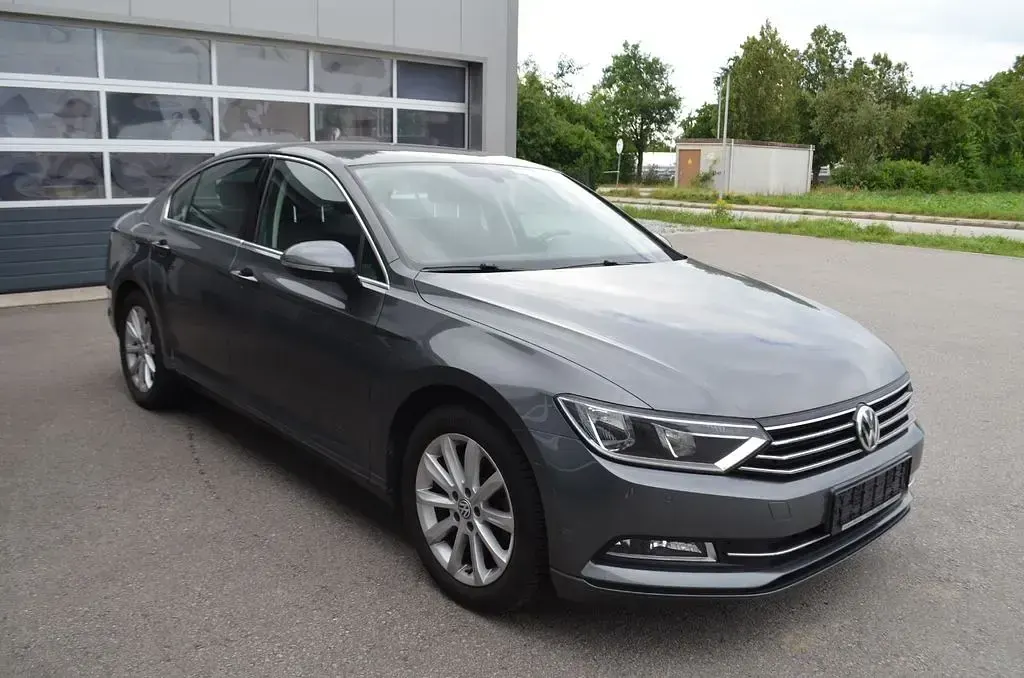 Gebraucht VW Passat Comfortline 125 PS (91 kW) 2015 Grau Limousine