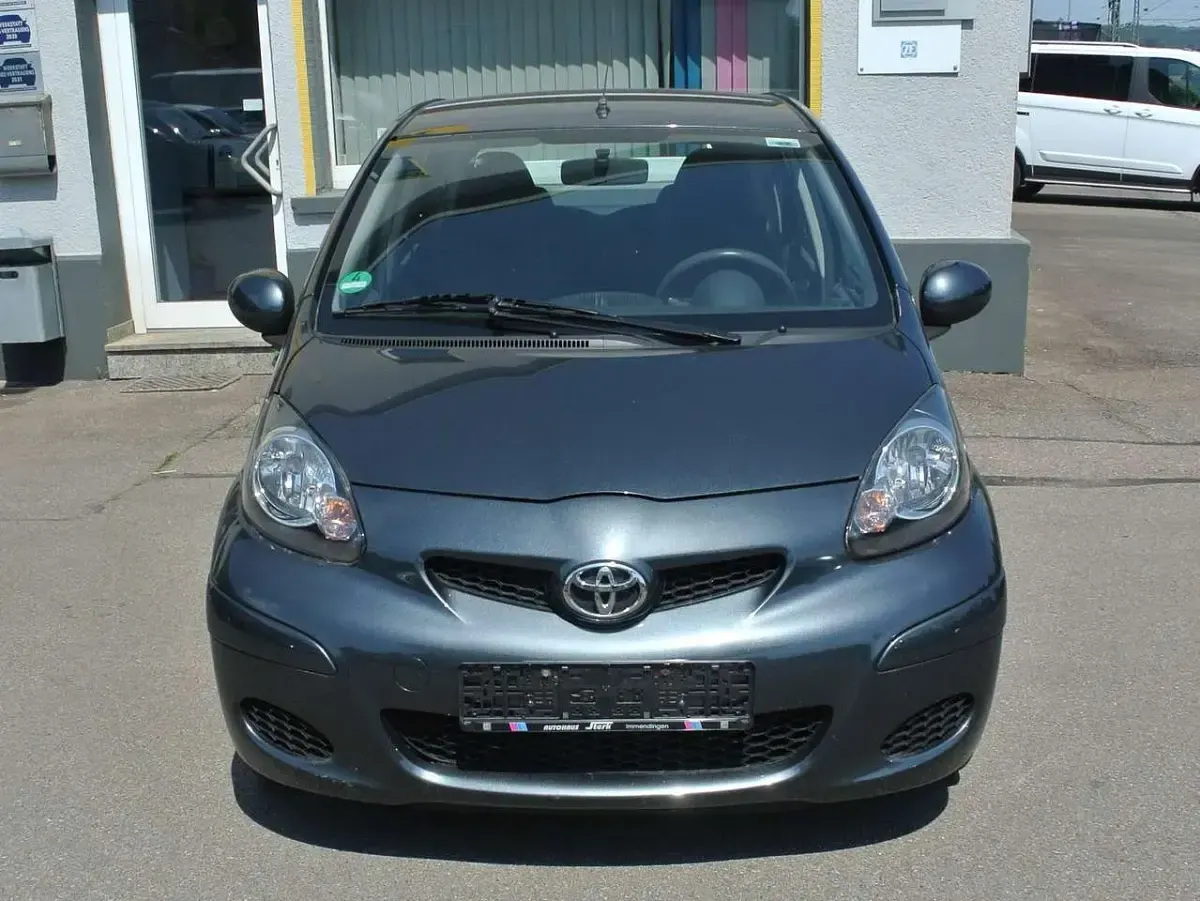 Gebraucht Toyota Aygo Cool 68 PS (50 kW) 2011 Anthracite grey Kleinwagen