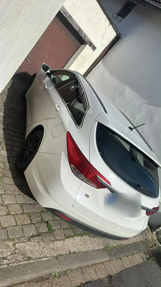 Gebraucht Hyundai i40 136 PS (100 kW) 2012 Weiß Kombi