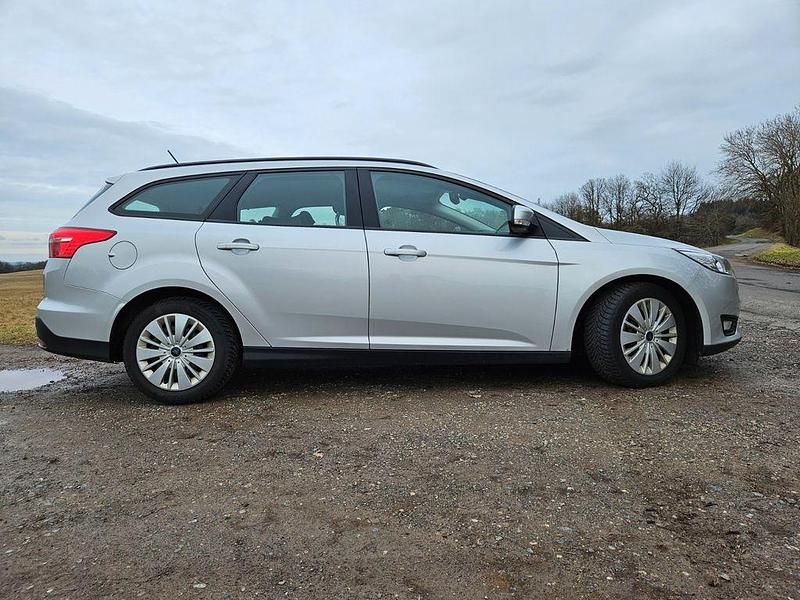 Gebraucht Ford Focus Business Edition 120 PS (88 kW) 2017 Silber Limousine
